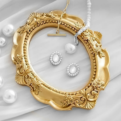 #6.4 - Vintage Golden Frame
