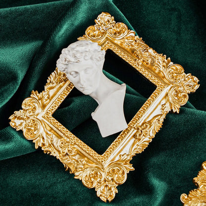 #6.4 - Vintage Golden Frame