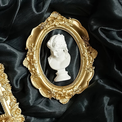 #6.4 - Vintage Golden Frame